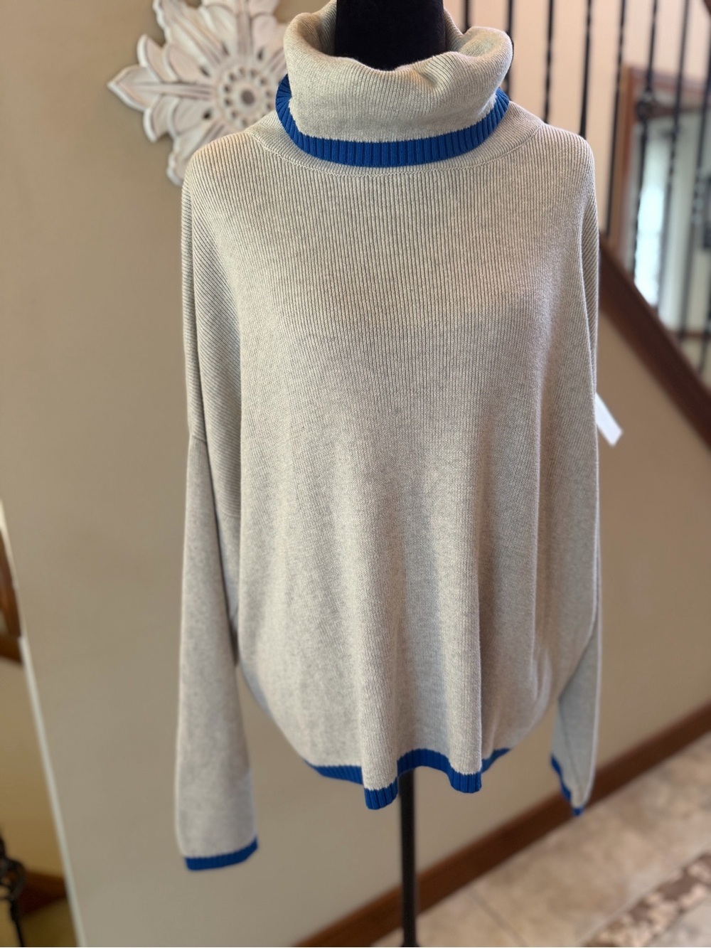 Candace Cameron Bure Turtleneck Sweater – XL - Picture 3 of 6